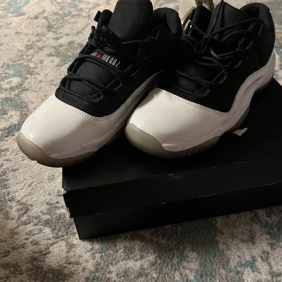 Nike Jordan 11 - Picture 8 of 9